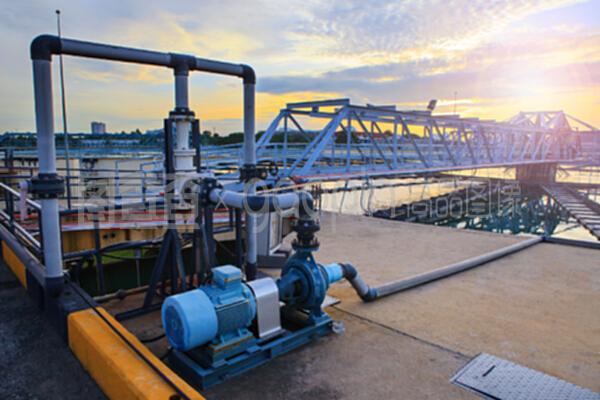 守護(hù)城市血脈 大城市自來水工業(yè)的大型水箱與供水系統(tǒng)